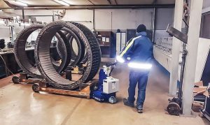 Worker using Zallys M18 for safe container transport