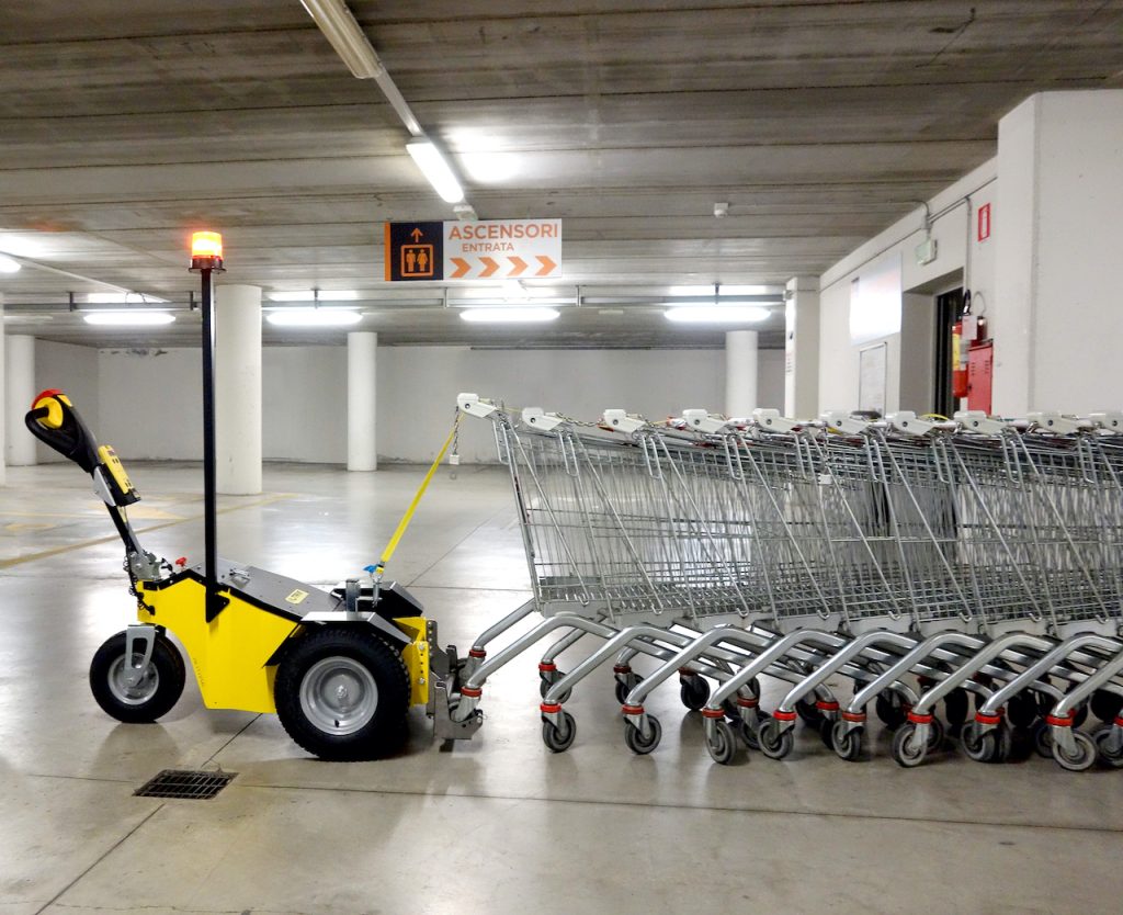 Alitrak OT-950 Tug with flashing operational light